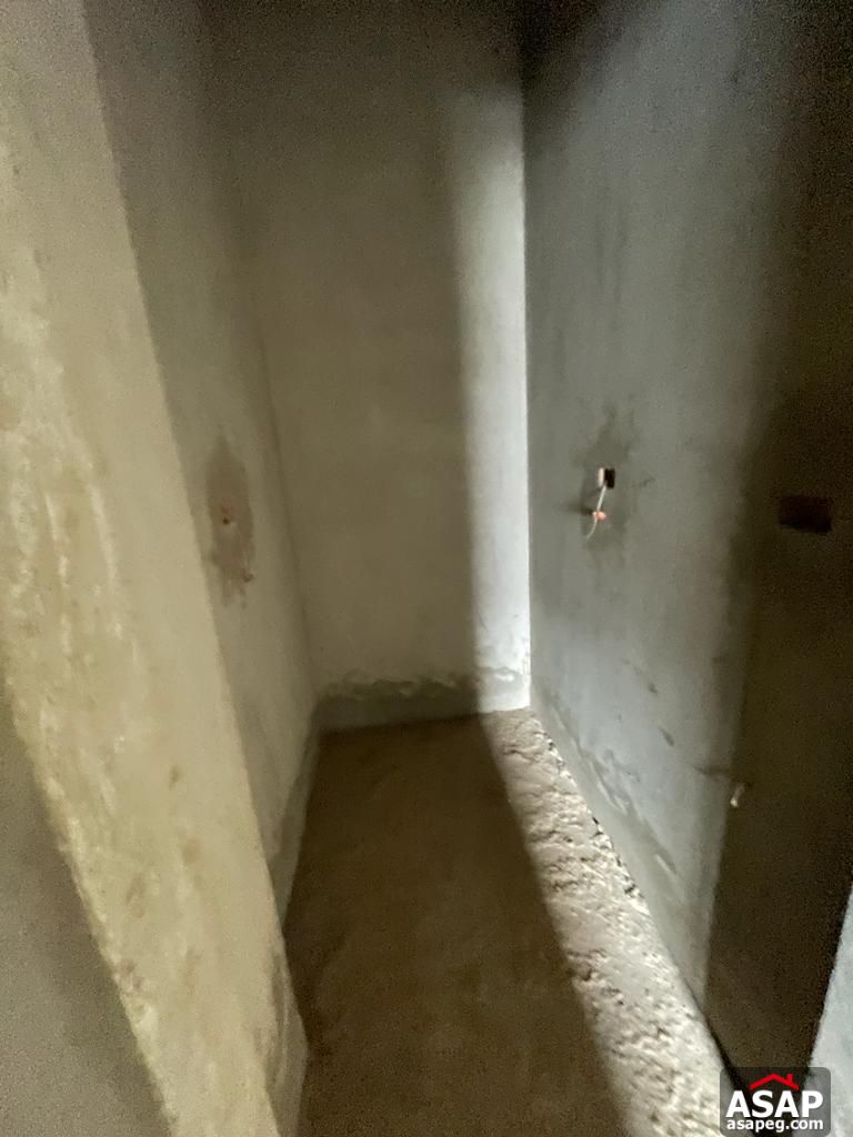 Apartment with Garden View for Sale in Eastown Apartment with Garden View for Sale in Eastown