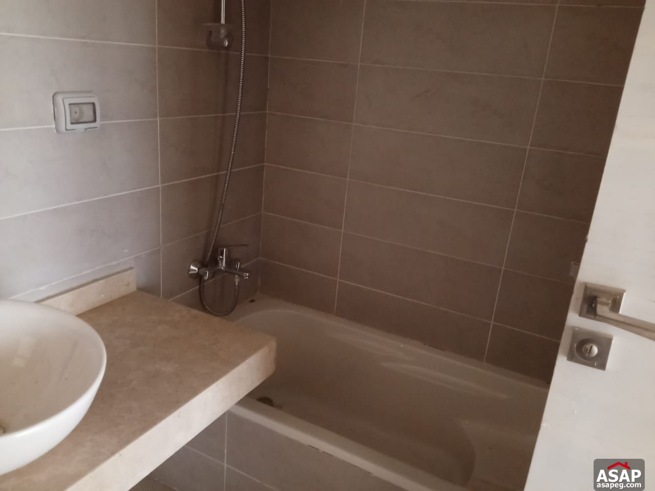 Ground Floor for Rent in Village Gate