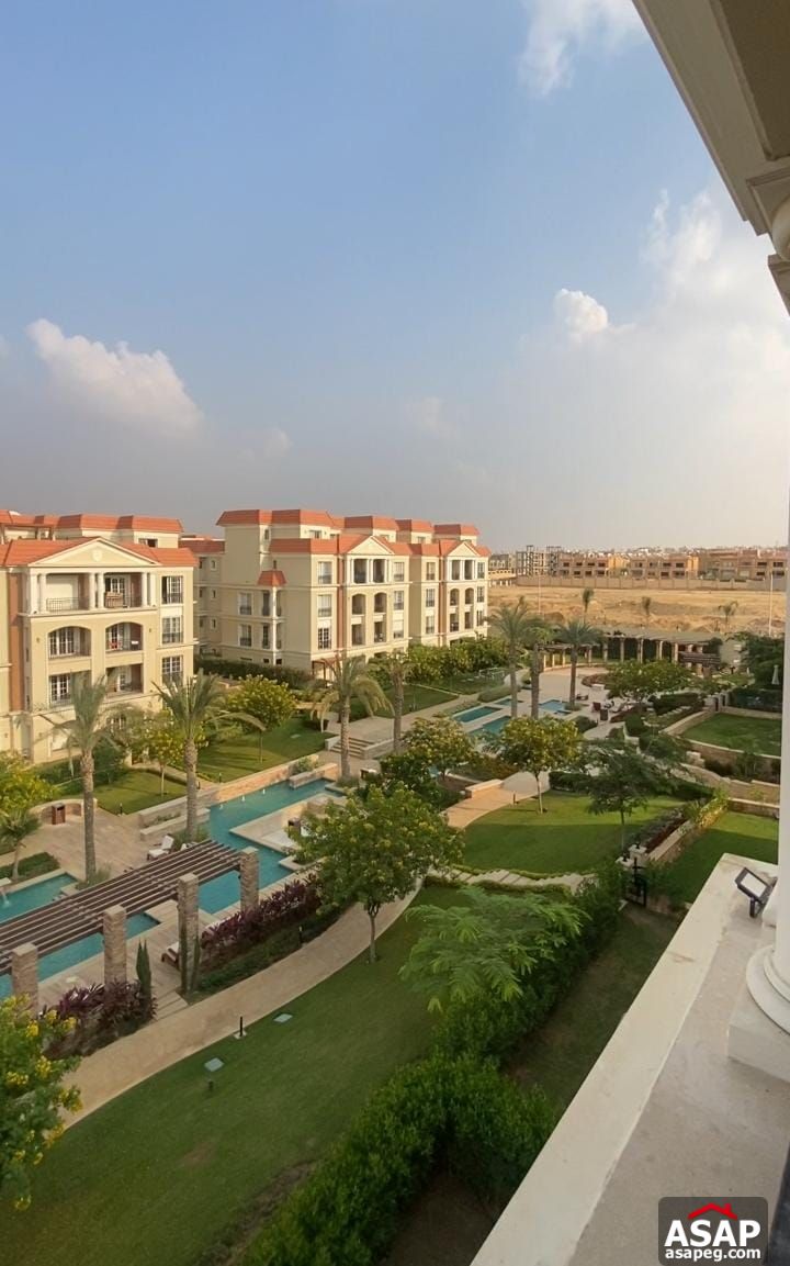 Penthouse with Lake View for Sale in Regents Park