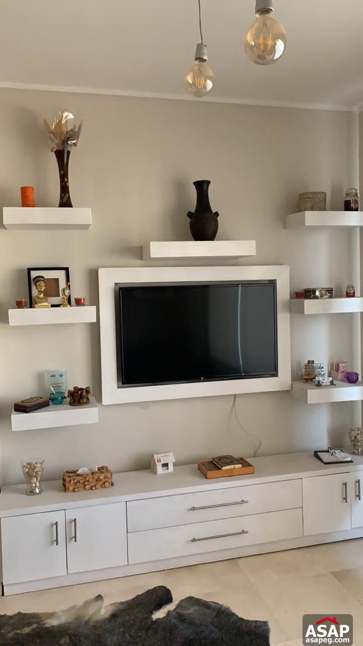 Studio with Garage for Rent in Village Gate