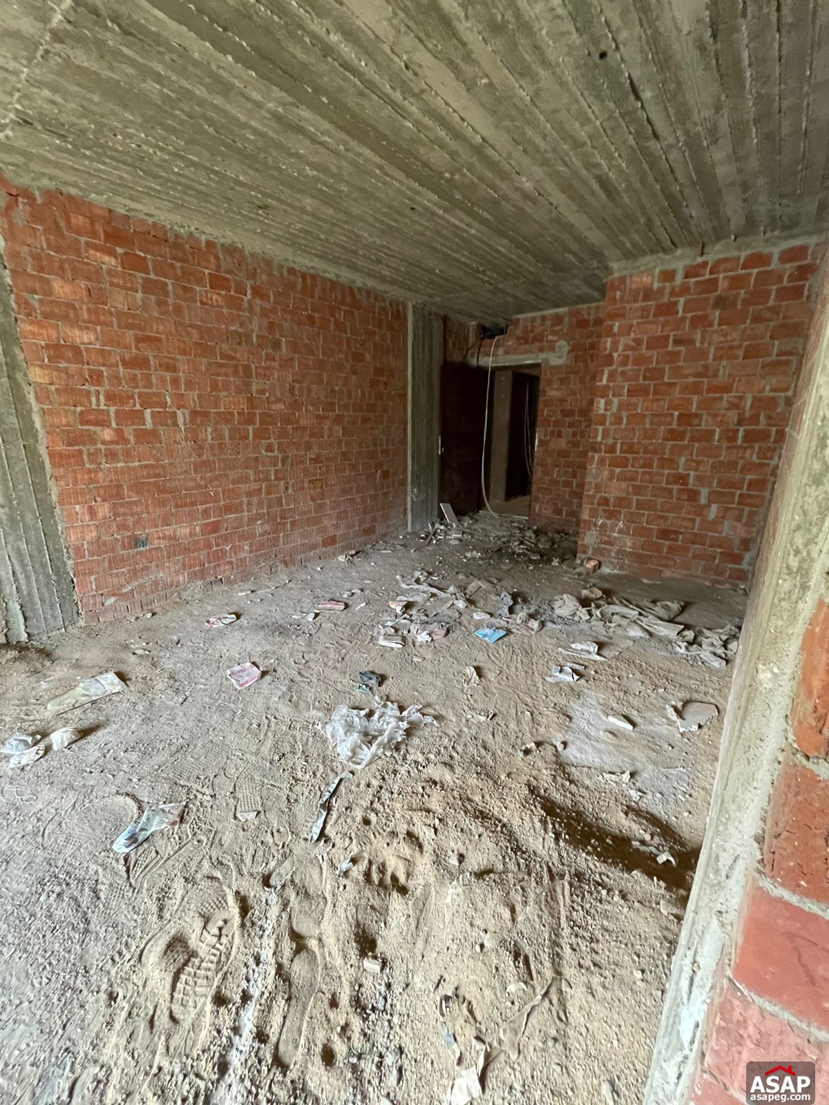 Apartment with Lake View for Sale in Galleria Moon Valley Apartment with Lake View for Sale in Galleria Moon Valley