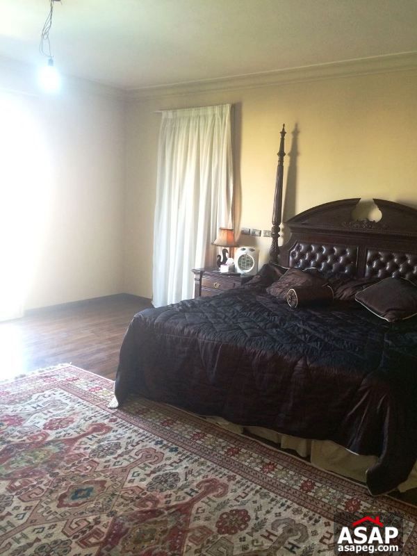 Villa with Private Garden in New Cairo for Rent