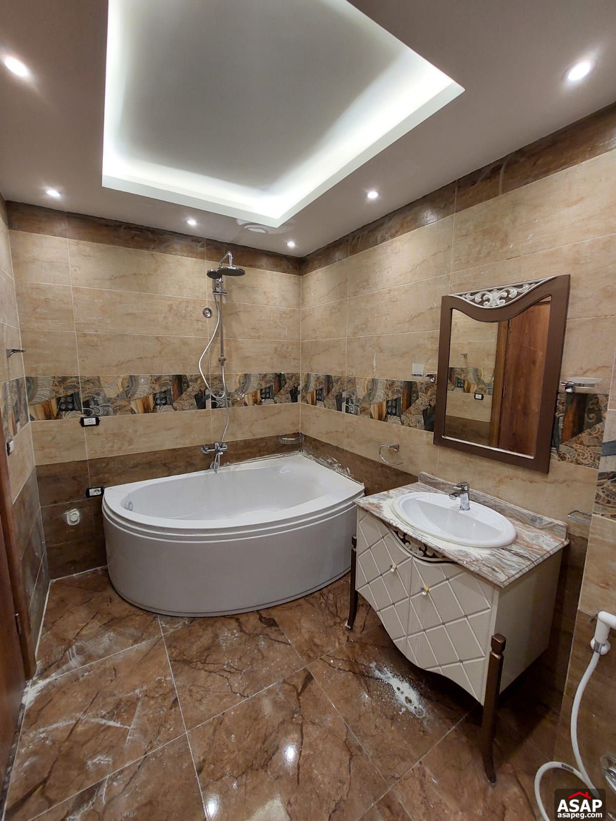 Apartment for Rent in Hyde Park Apartment for Rent in Hyde Park