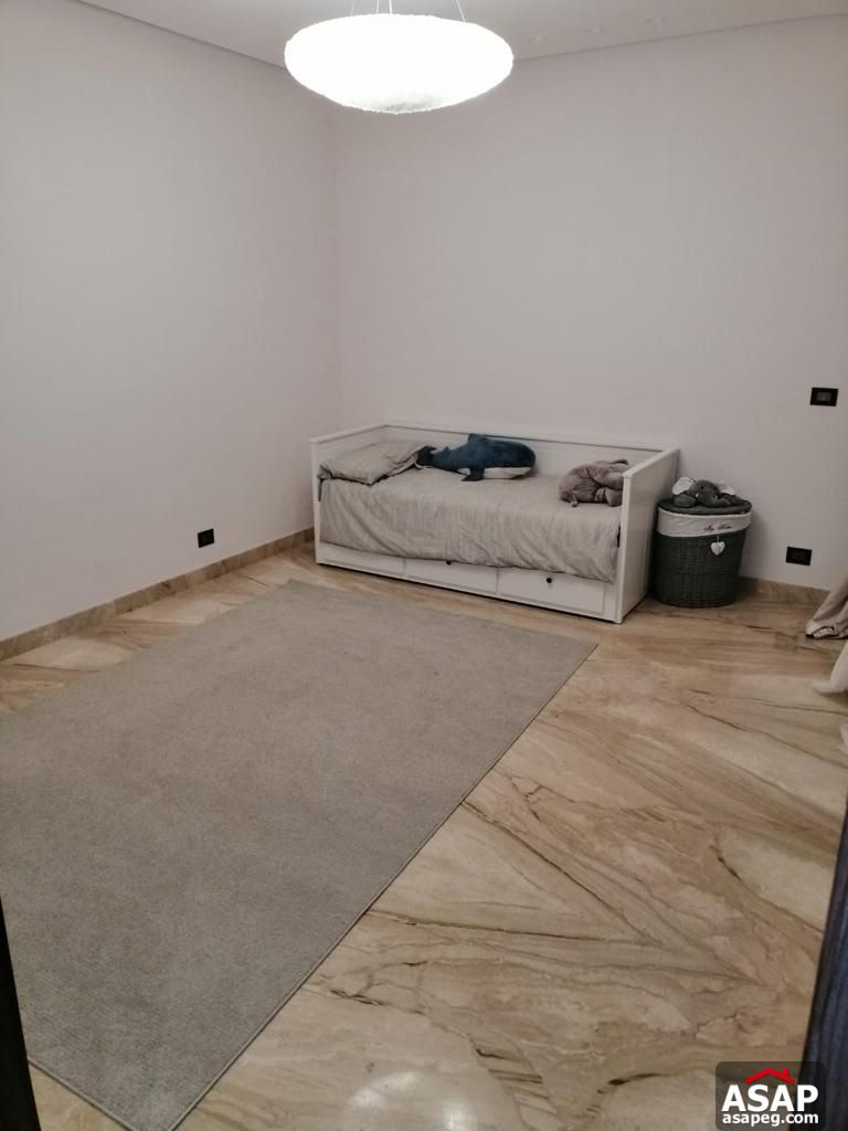 Apartment with Private Garden in the WaterWay for Rent