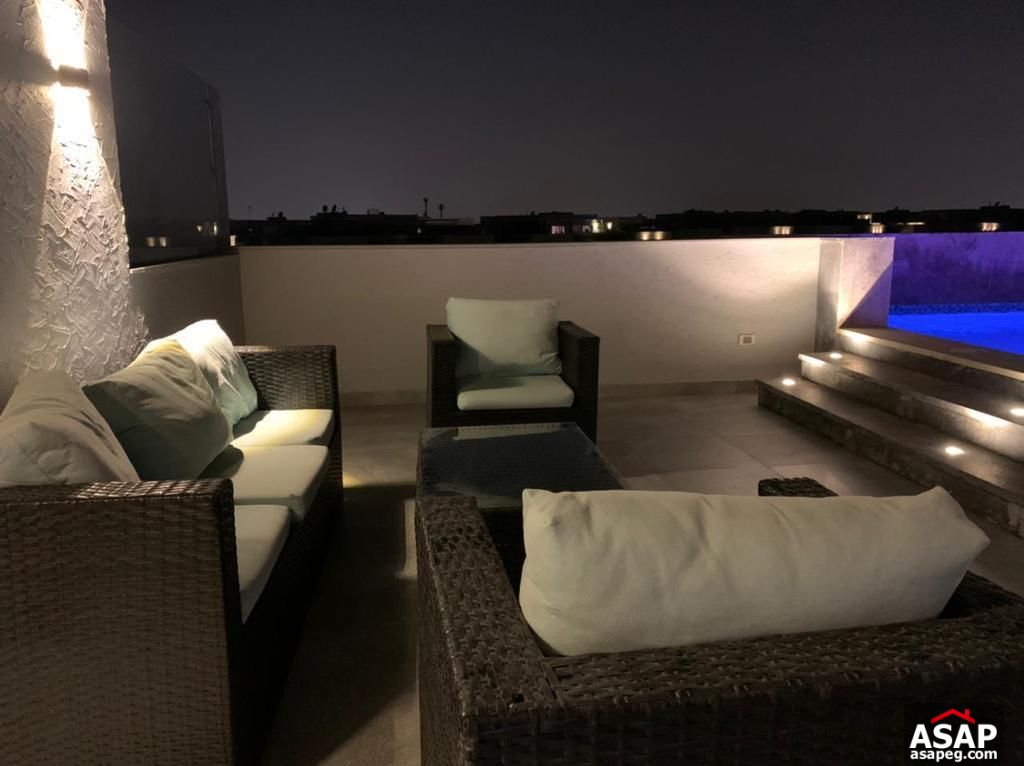 Penthouse with Roof for Sale in Galleria Moon Valley Penthouse with Roof for Sale in Galleria Moon Valley