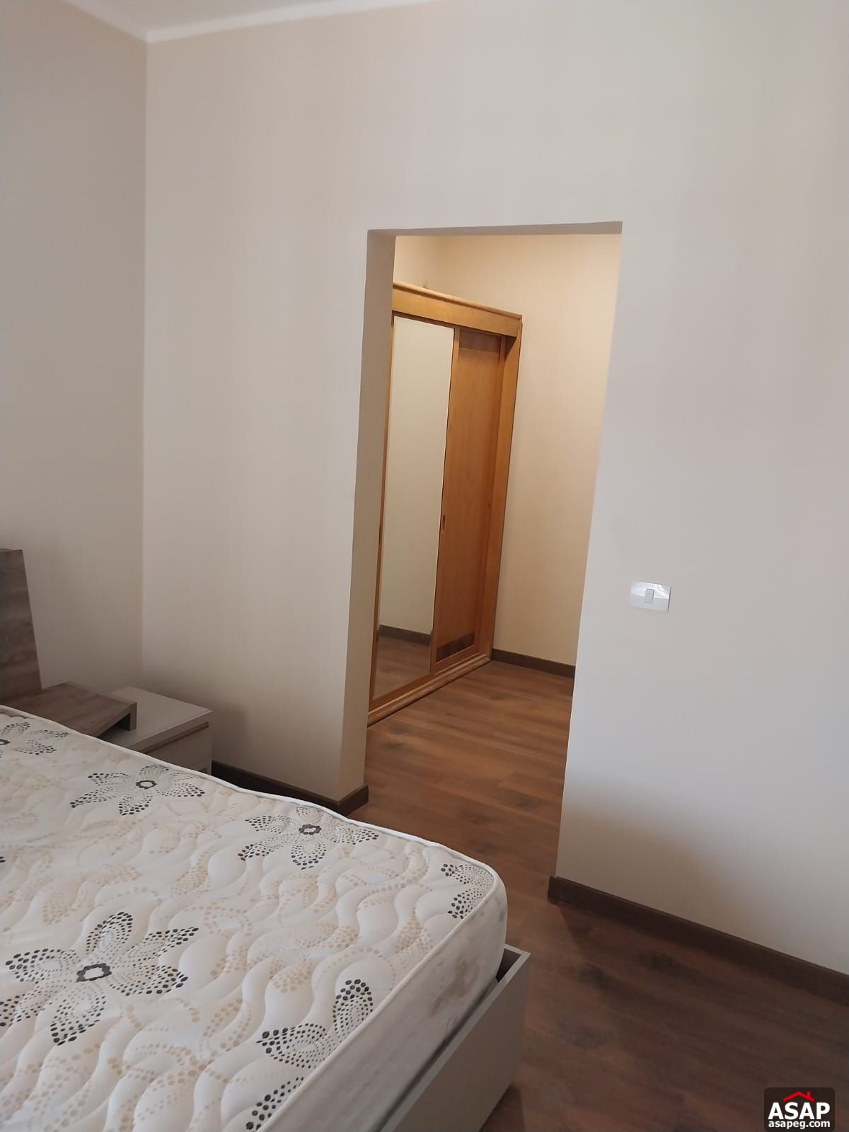 Furnished Apartment for Rent in 90 Avenue