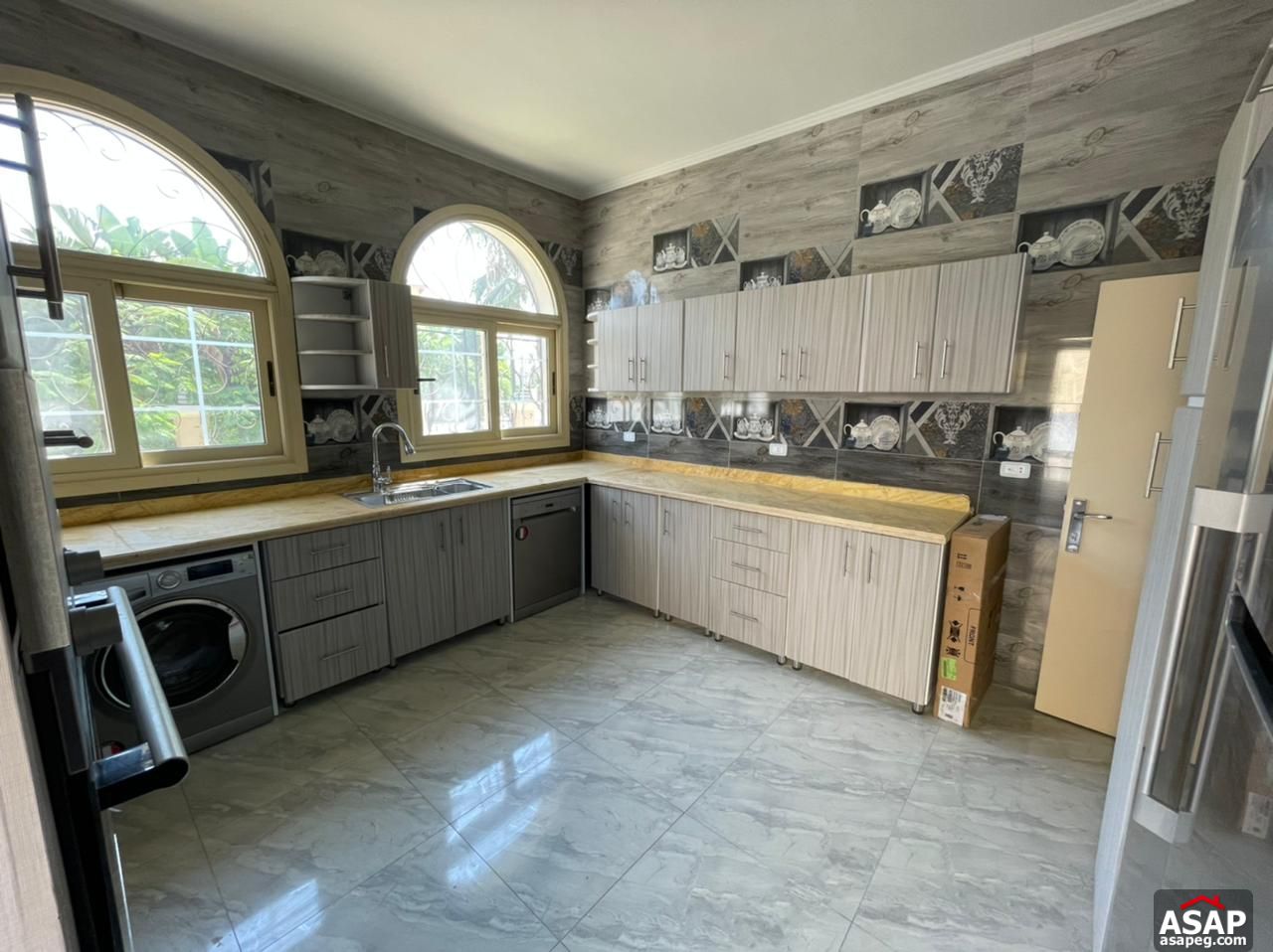 Villa with Swimming Pool for Sale in Fountain Park Villa with Swimming Pool for Sale in Fountain Park