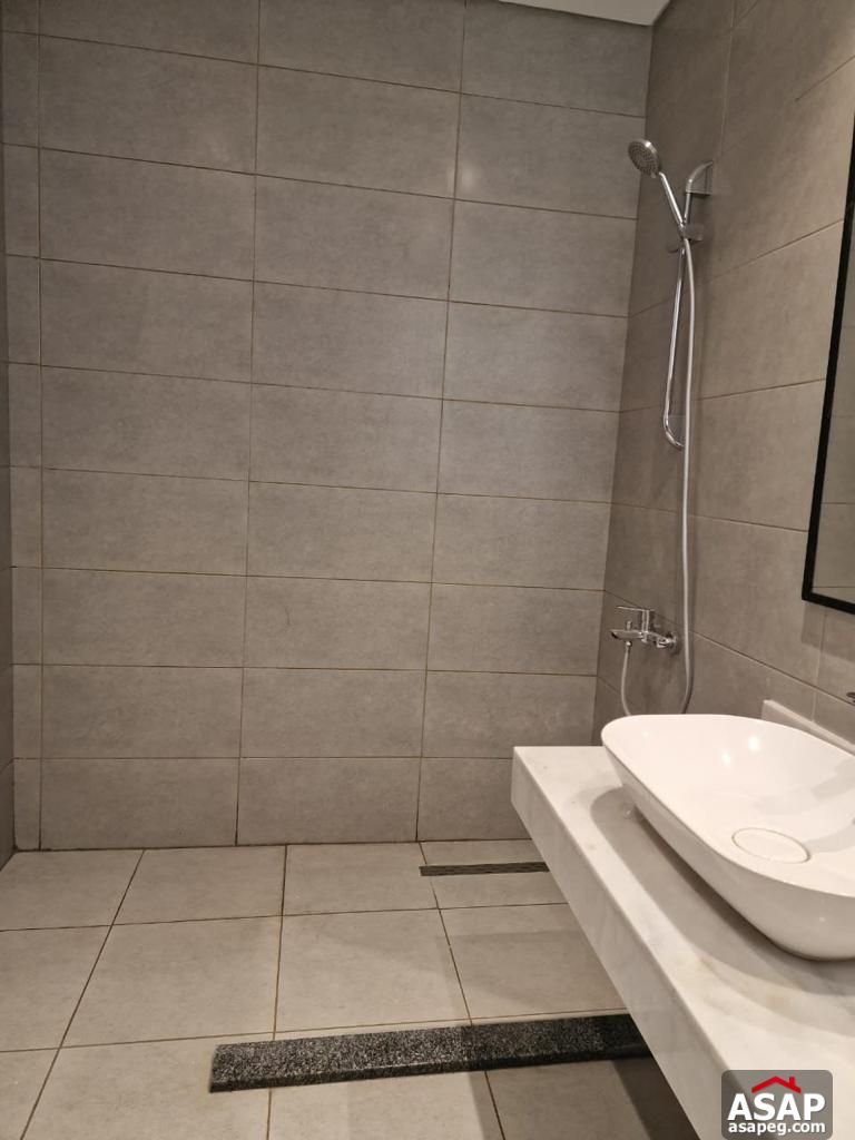 Apartment in Village Gate Palm Hills