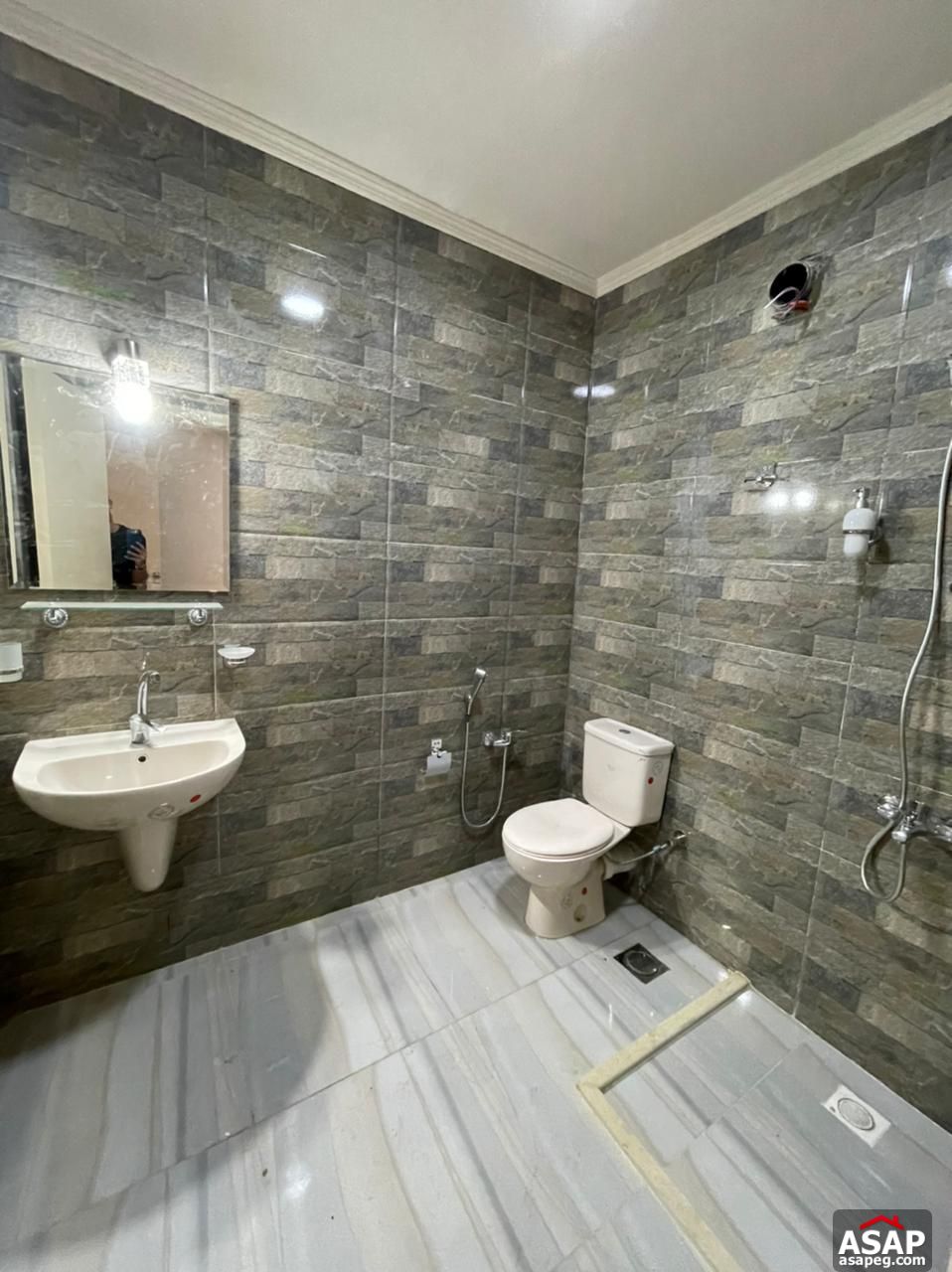 Villa with Swimming Pool for Sale in Fountain Park Villa with Swimming Pool for Sale in Fountain Park