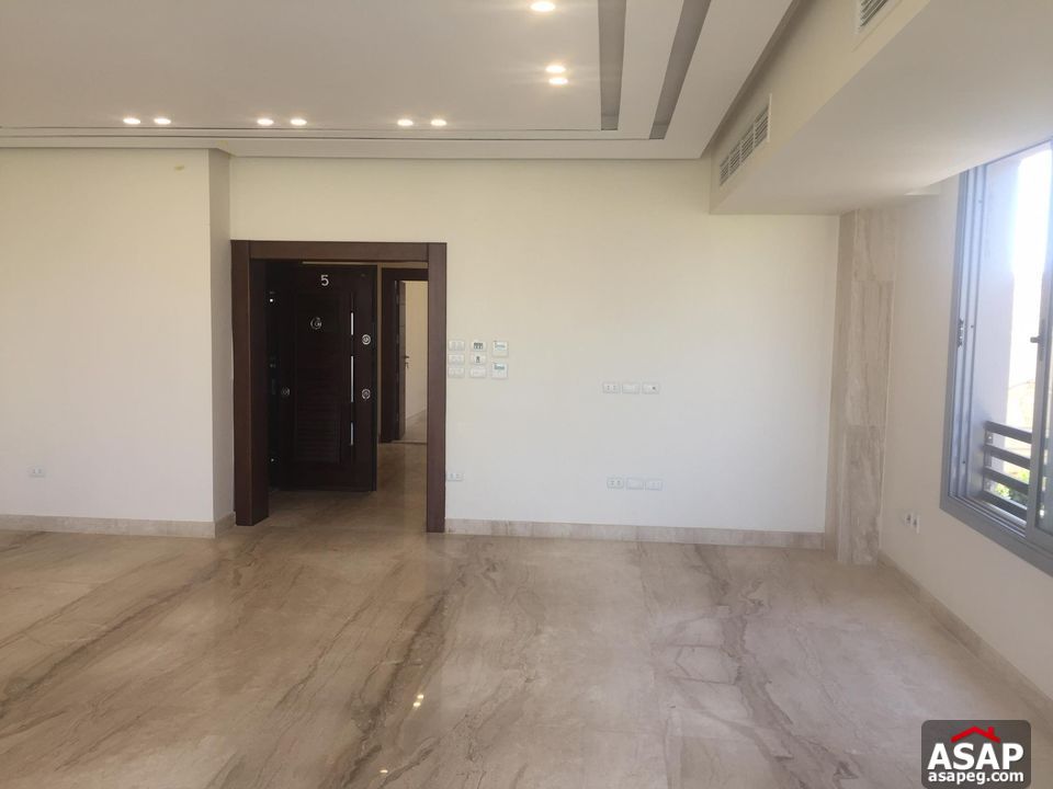 Apartment for Rent in West Golf