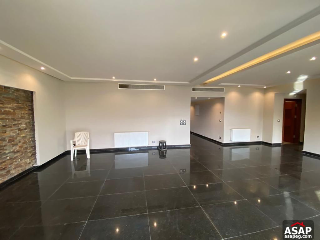 Apartment with Lake View for Rent in the WaterWay