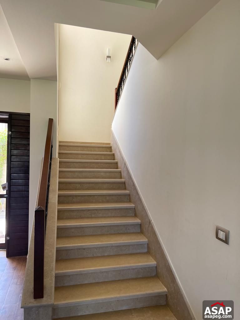 Finished Villa with Lake View for Sale in Hacienda Bay Finished Villa with Lake View for Sale in Hacienda Bay