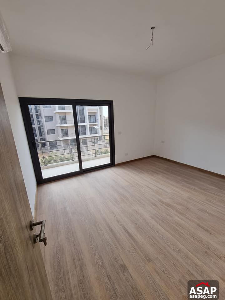 Nice Apartment with Landscape View for Rent in Fifth Square