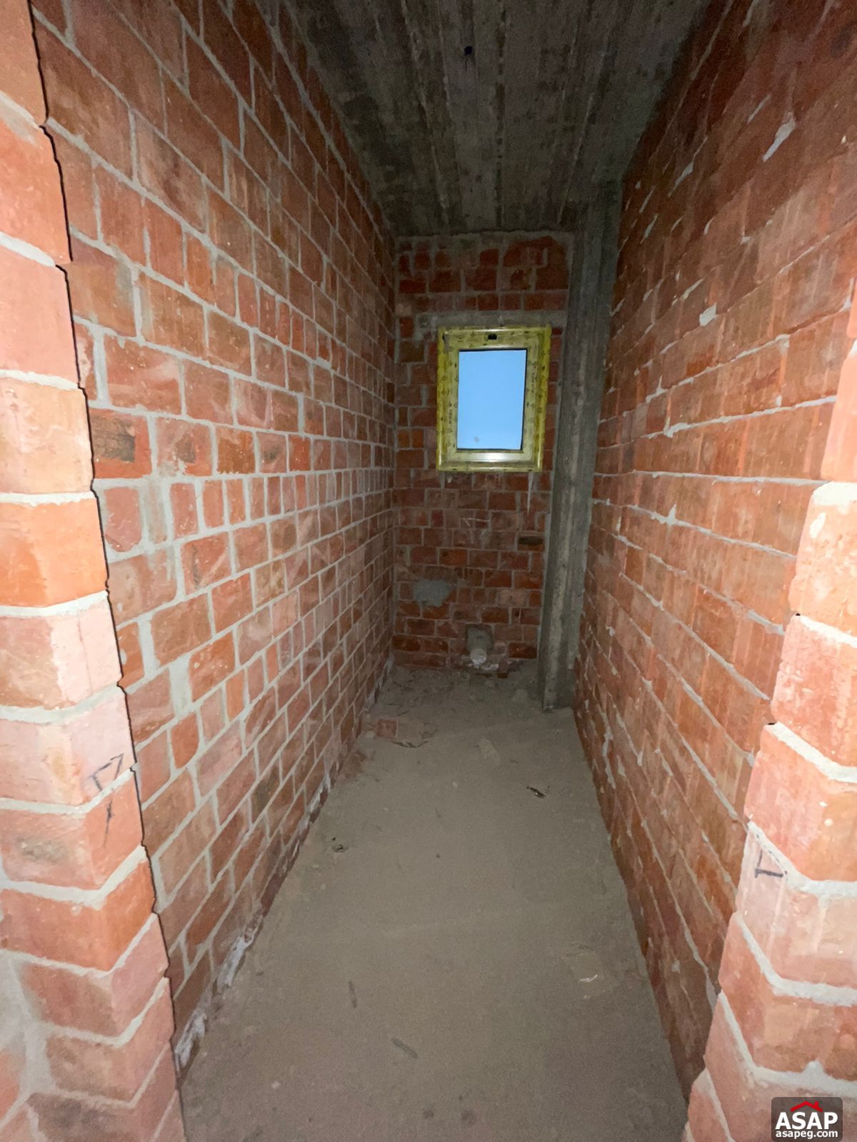 Apartment with Lake View for Sale in Galleria Moon Valley Apartment with Lake View for Sale in Galleria Moon Valley