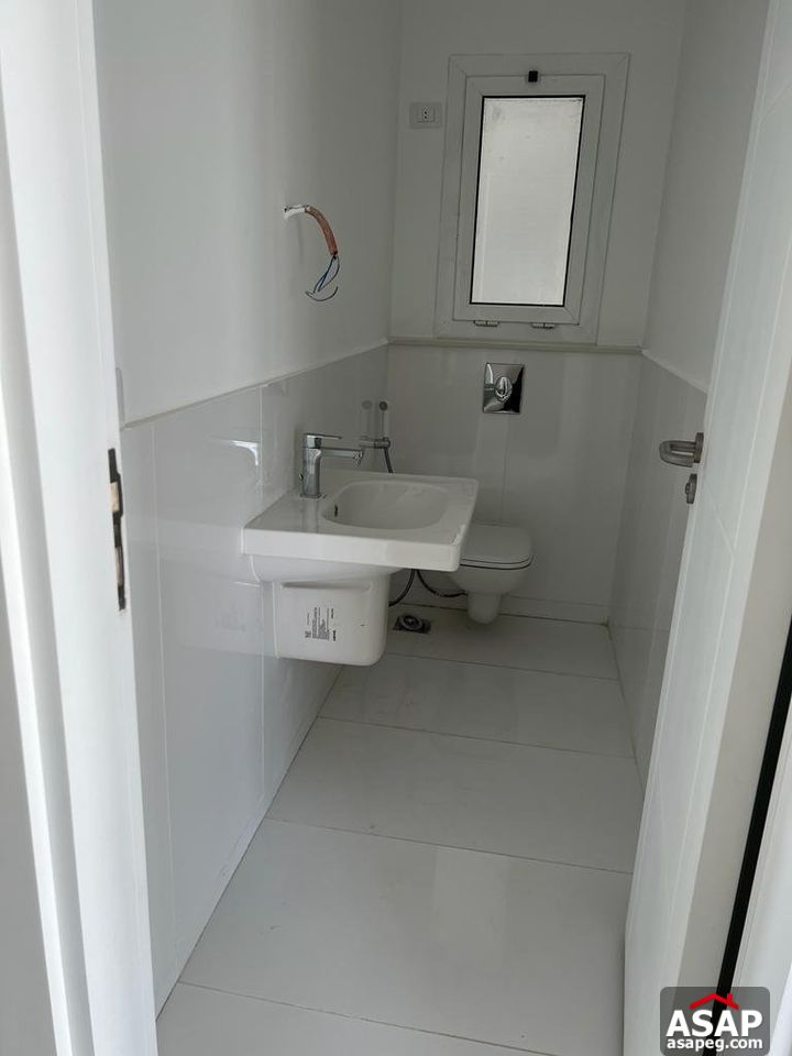 Semi Furnished Apartment for Rent in Hyde Park