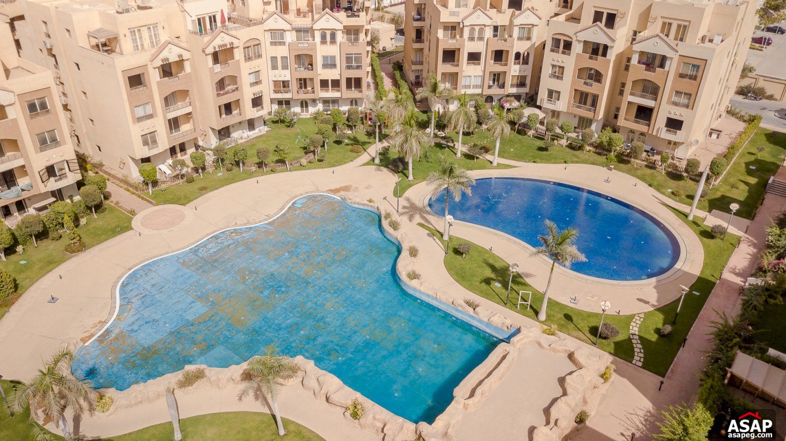 Flat with private garden at highland park for sale