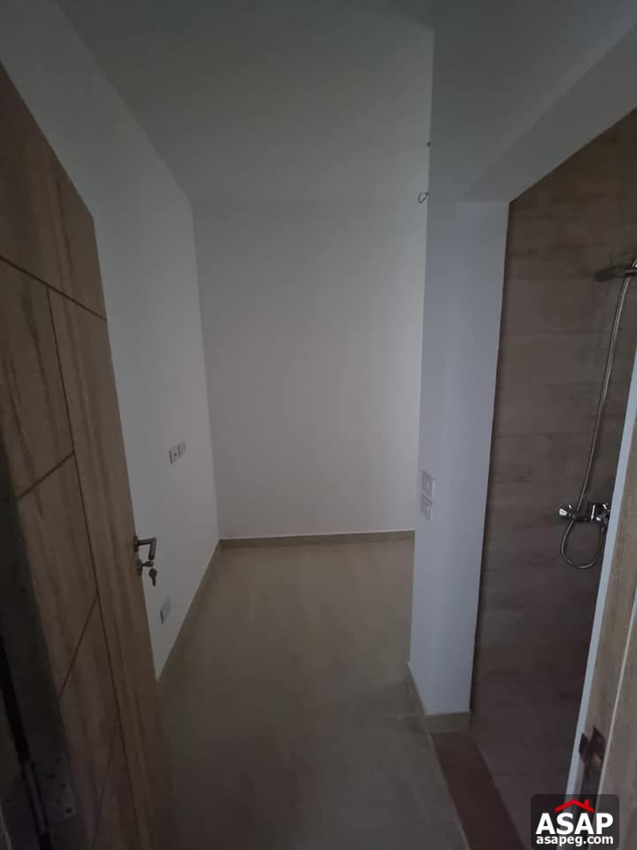 Nice Apartment with Landscape View for Rent in Fifth Square