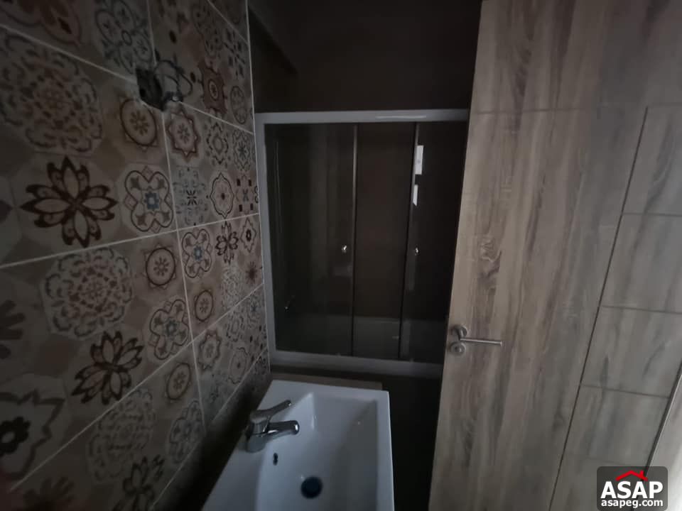 Nice Apartment with Landscape View for Rent in Fifth Square