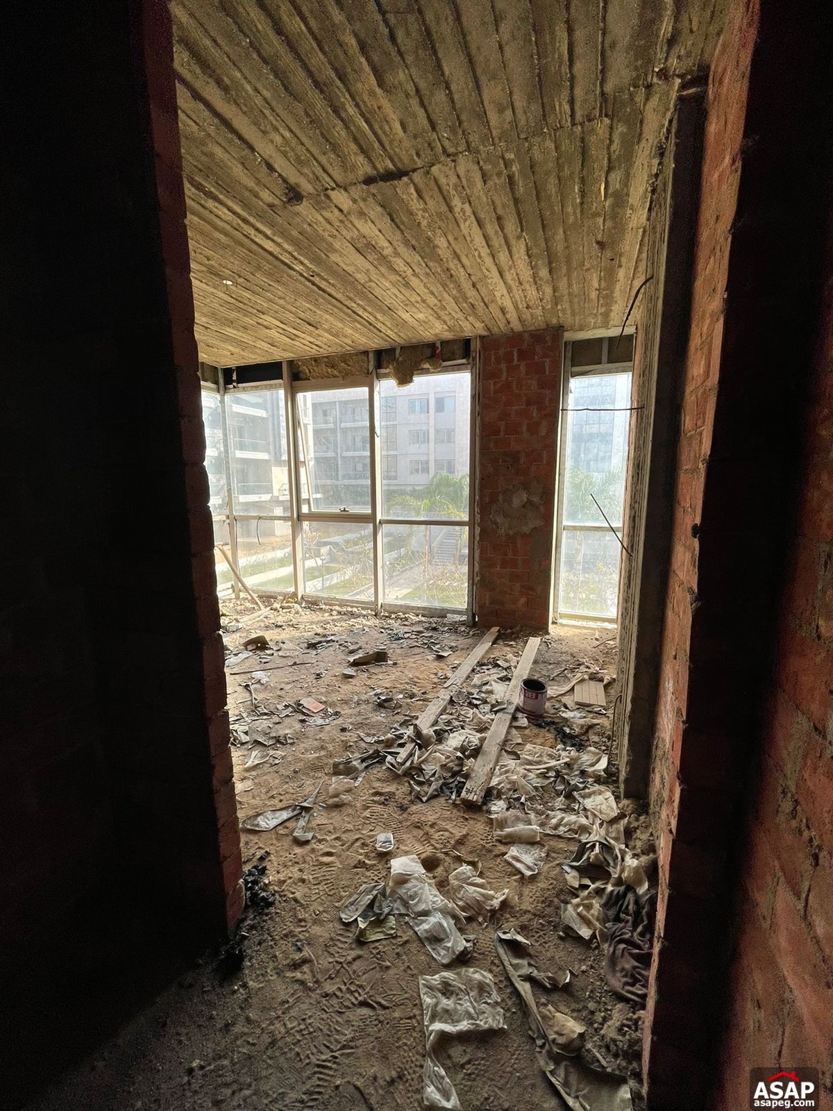 Apartment with Lake View for Sale in Galleria Moon Valley Apartment with Lake View for Sale in Galleria Moon Valley