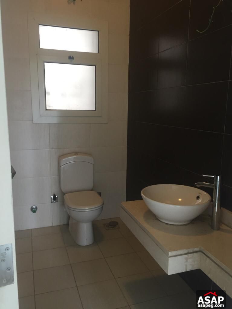 Apartment with Private Garden in The Village Palm Hills