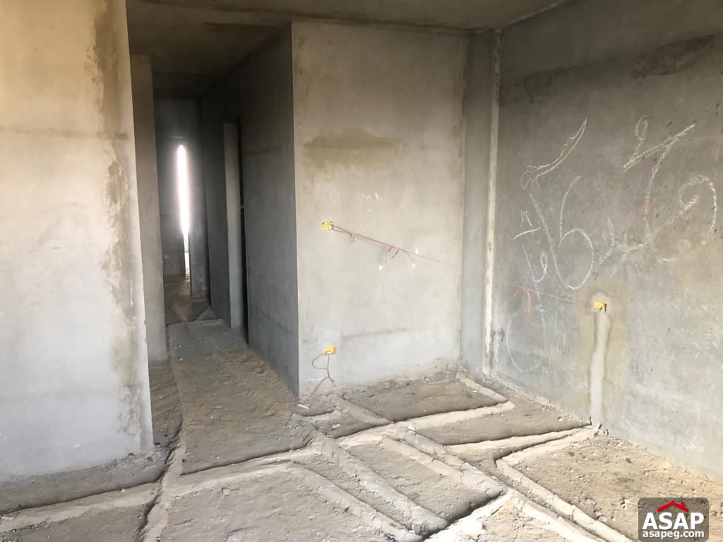 Penthouse with Pool View for Sale in Azad Compound