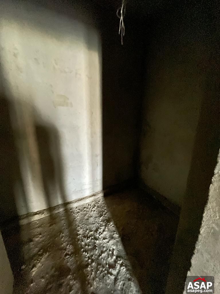 Apartment with Garden View for Sale in Eastown Apartment with Garden View for Sale in Eastown