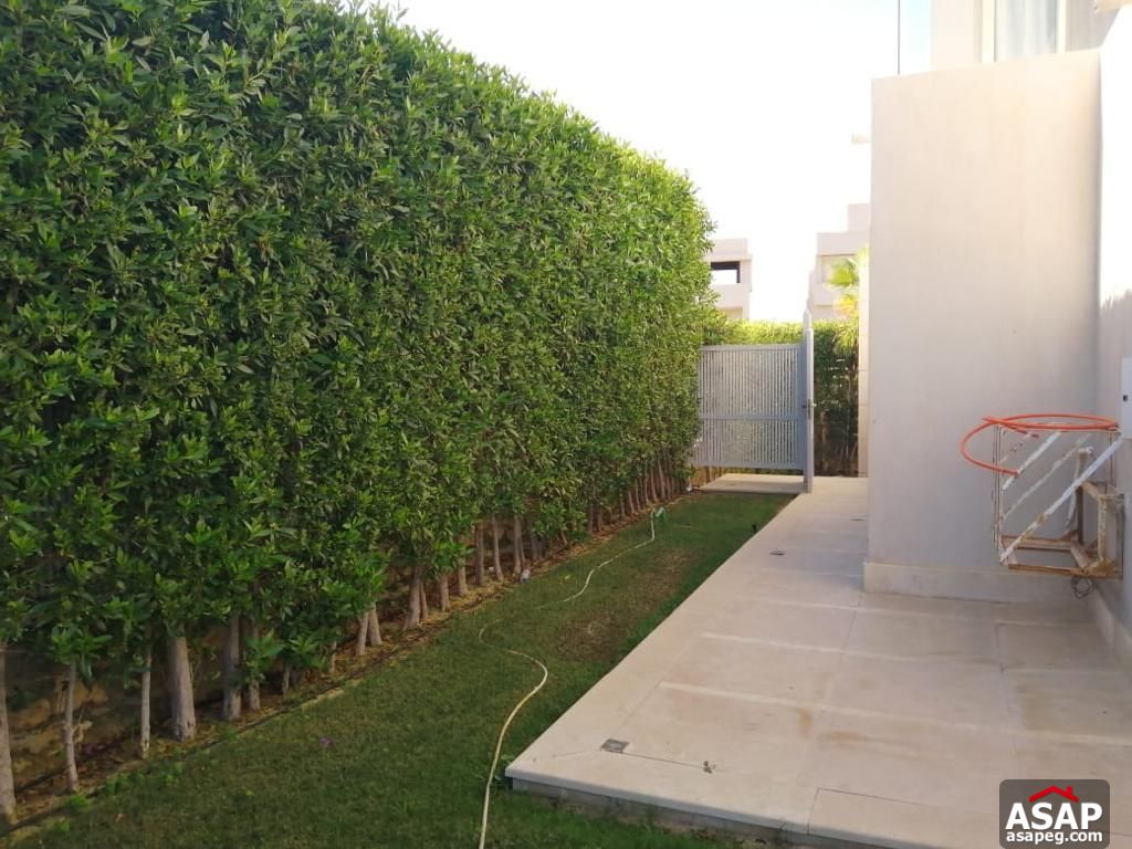 Finished Villa with Lake View for Sale in Hacienda Bay Finished Villa with Lake View for Sale in Hacienda Bay