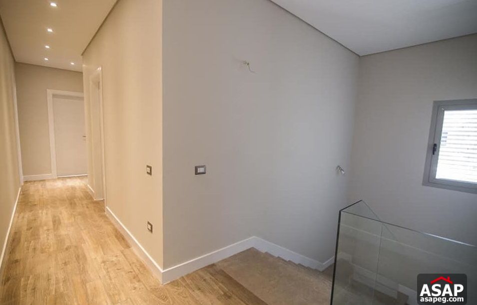 Duplex with Garden for Rent in Village Avenue Duplex with Garden for Rent in Village Avenue