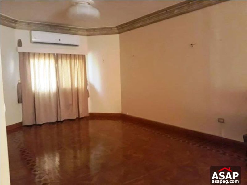 Villa with Pool for Rent in West Golf Villa with Pool for Rent in West Golf