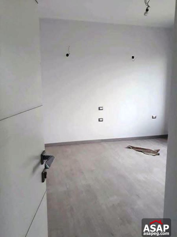 Penthouse with Parking for Rent in Village Gate