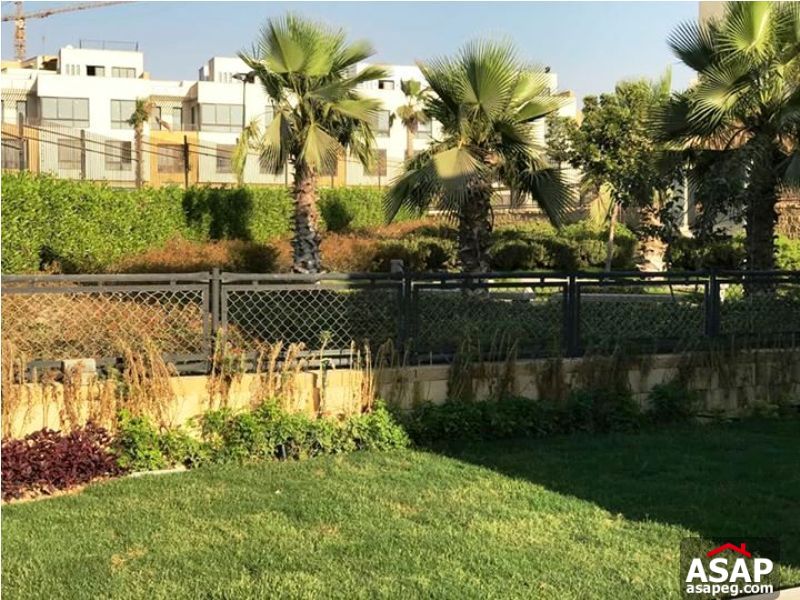 Twin House with Big Garden in Beverly Hills Twin House with Big Garden in Beverly Hills