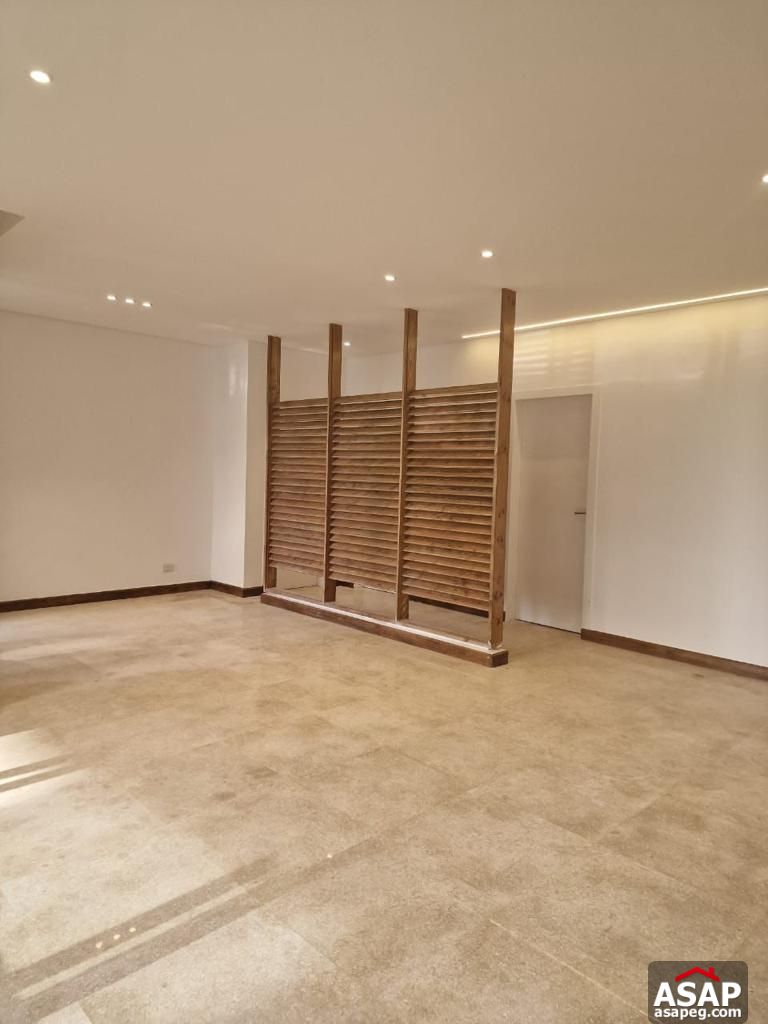 Apartment in Village Gate Palm Hills