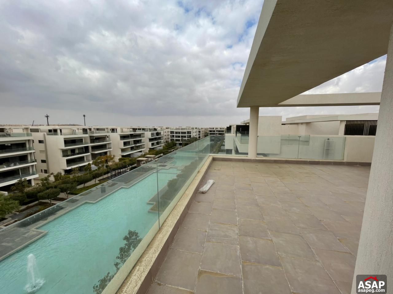 Penthouse with Lake View e for Sale in Lake View Residence