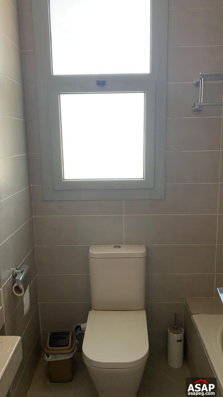 Studio with Garage for Rent in Village Gate