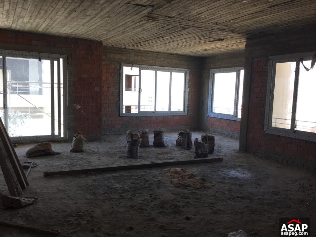 Penthouse for Sale in Village Avenue Compound Penthouse for Sale in Village Avenue Compound