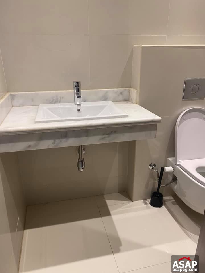 Stand Alone with Swimming Pool for Sale in Beverly Hills