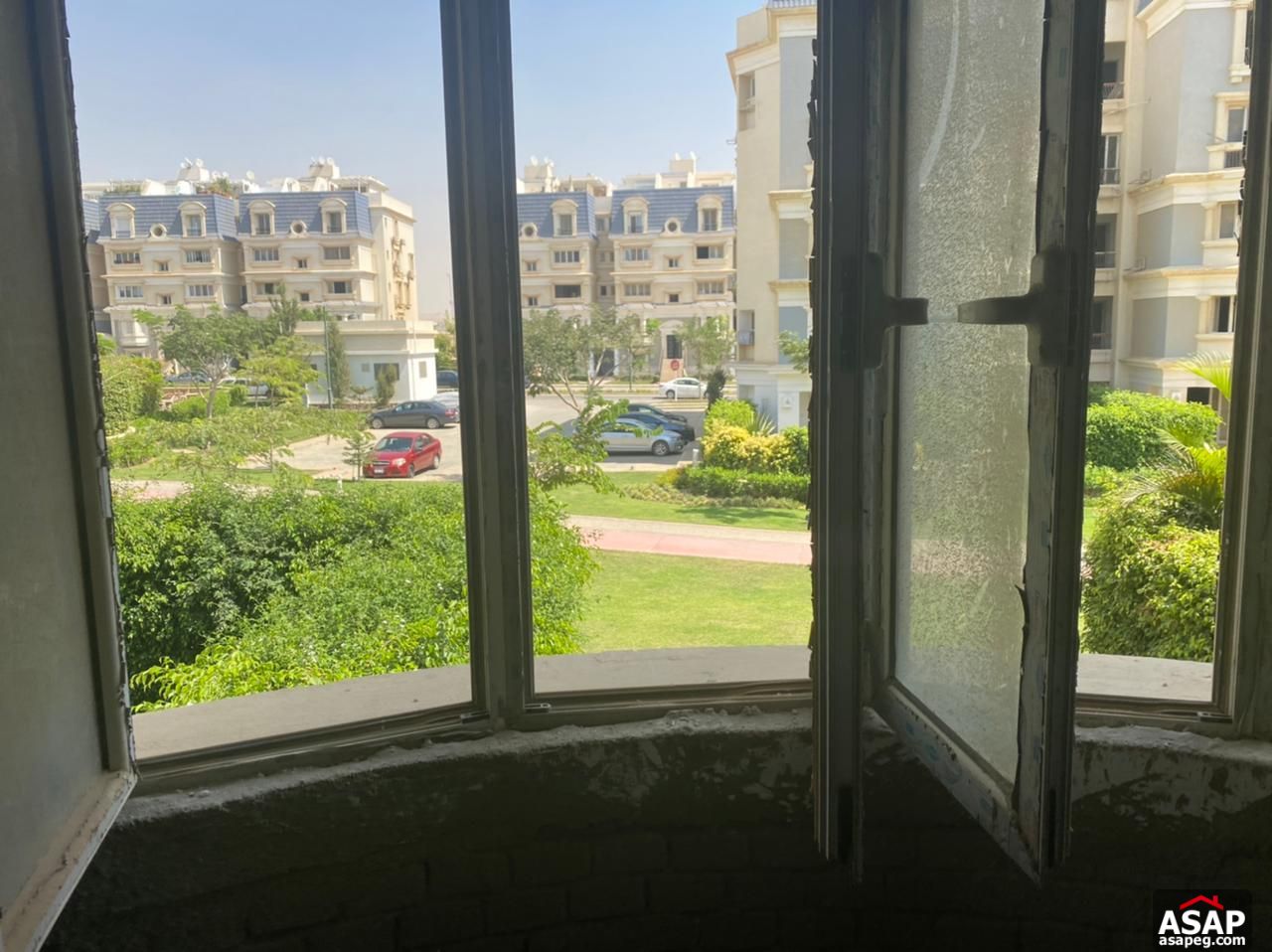 I Villa with Garden for Sale in Mountain View Hyde Park