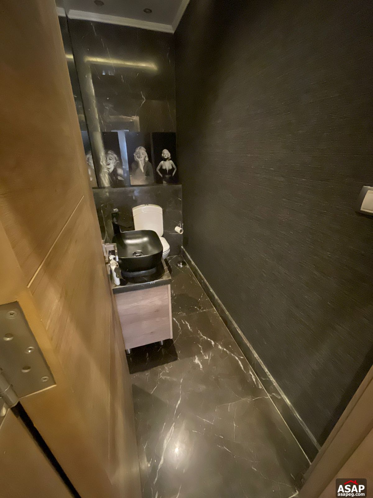 Studio with Garden for Sale in Regent's Park Studio with Garden for Sale in Regent's Park