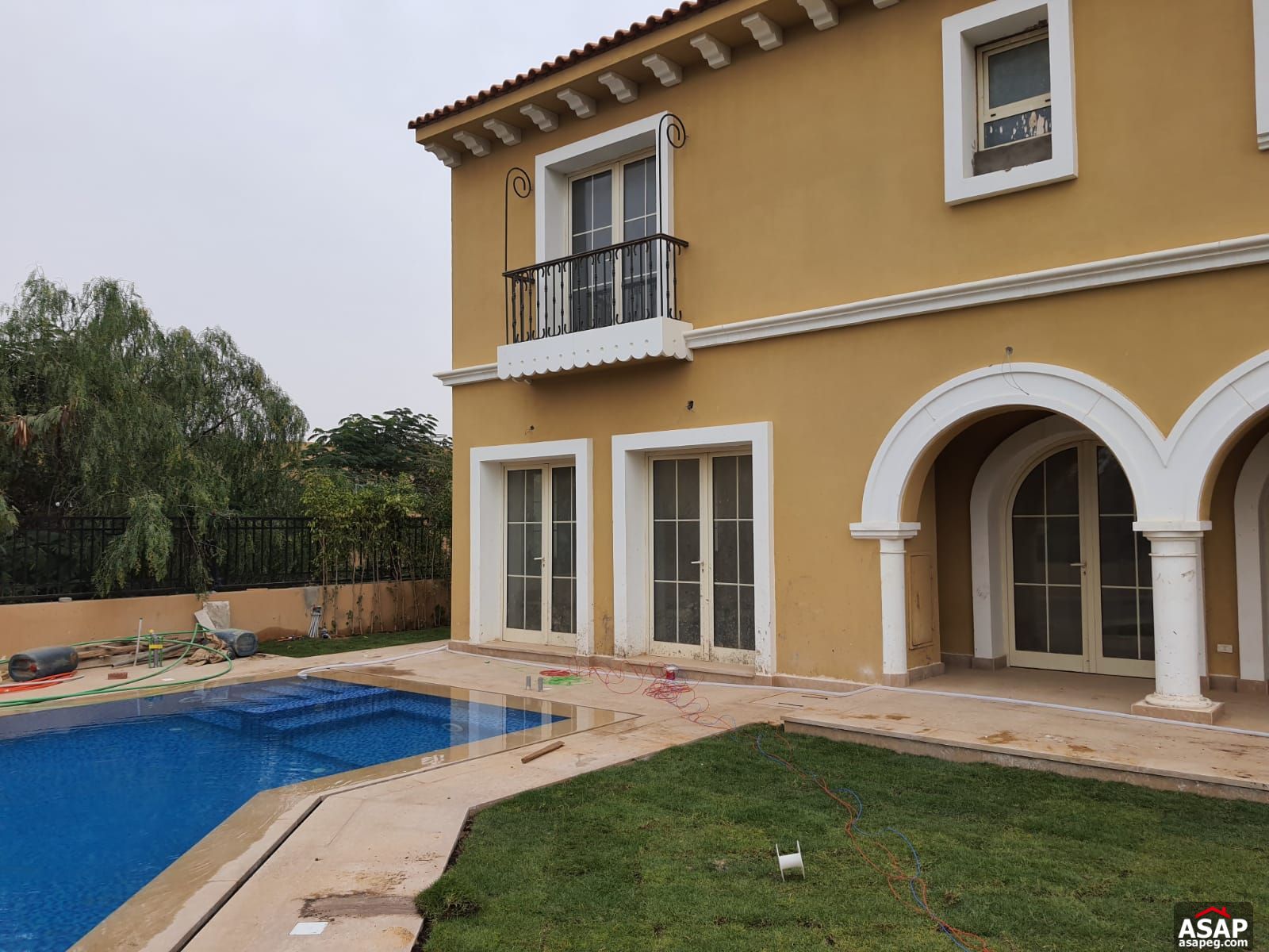 Stand Alone with Swimming Pool for Rent in Hyde Park