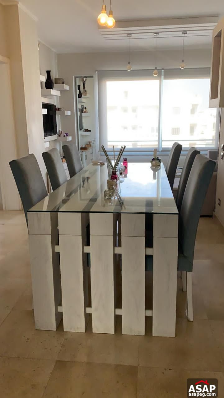 Studio with Garage for Rent in Village Gate