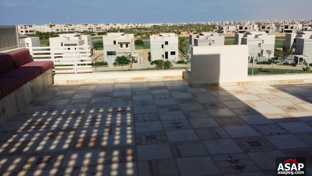 Senior Chalet with Sea View for Sale in Hacienda Bay Senior Chalet with Sea View for Sale in Hacienda Bay