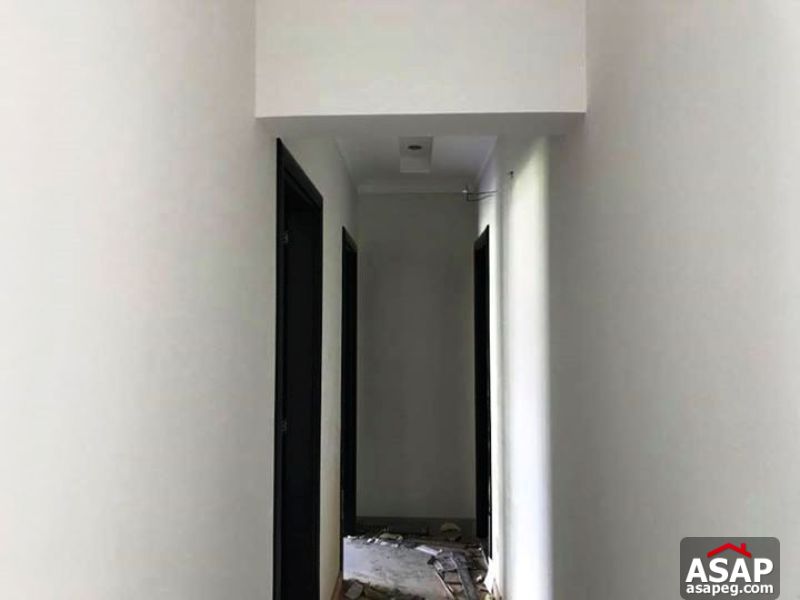 Apartment with Balcony for Rent in Westown Apartment with Balcony for Rent in Westown