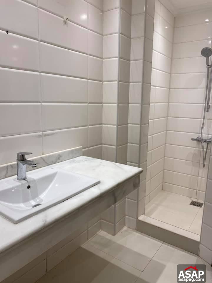 Stand Alone with Swimming Pool for Sale in Beverly Hills