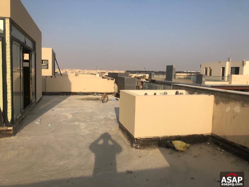 Penthouse with Pool View for Sale in Azad Compound