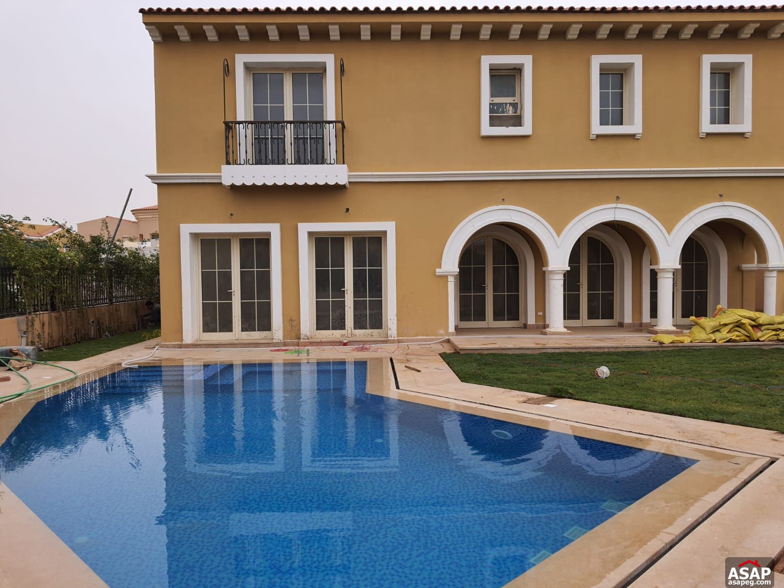 Stand Alone with Swimming Pool for Rent in Hyde Park