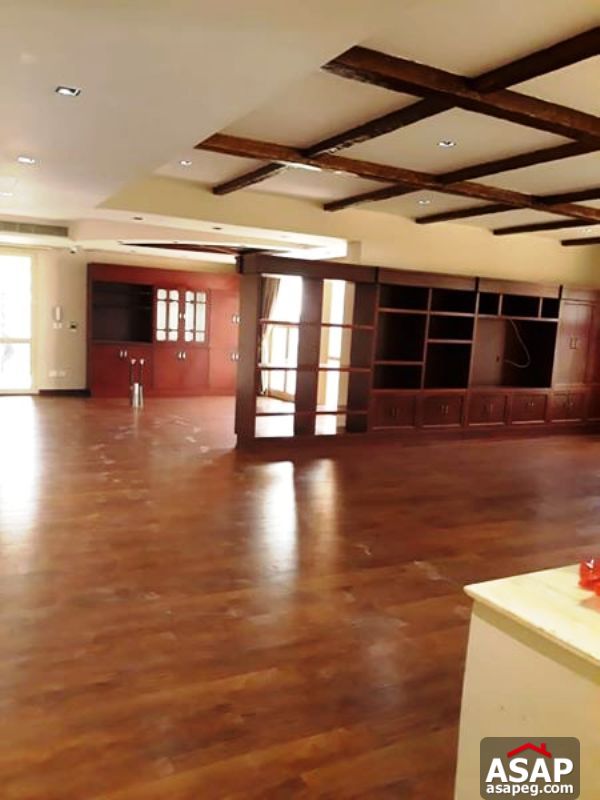 Villa with Swimming Pool in West Golf Villa with Swimming Pool in West Golf