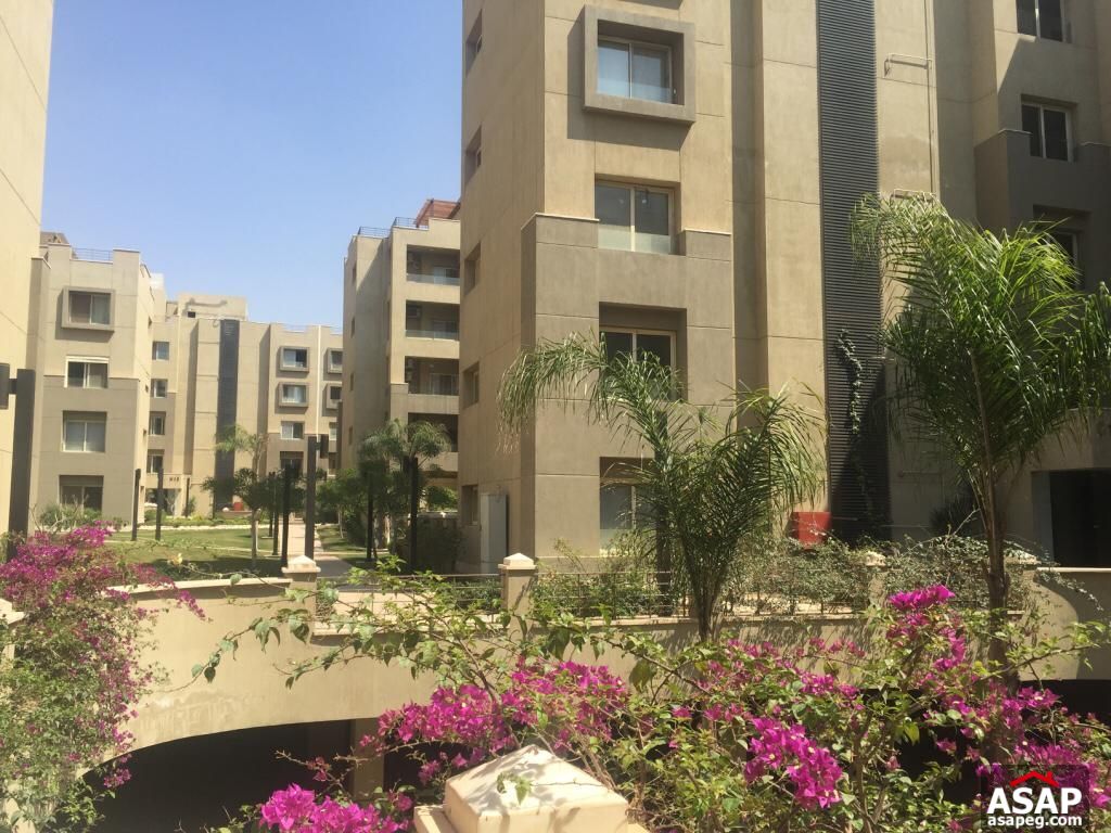 Apartment with Private Garden in The Village Palm Hills